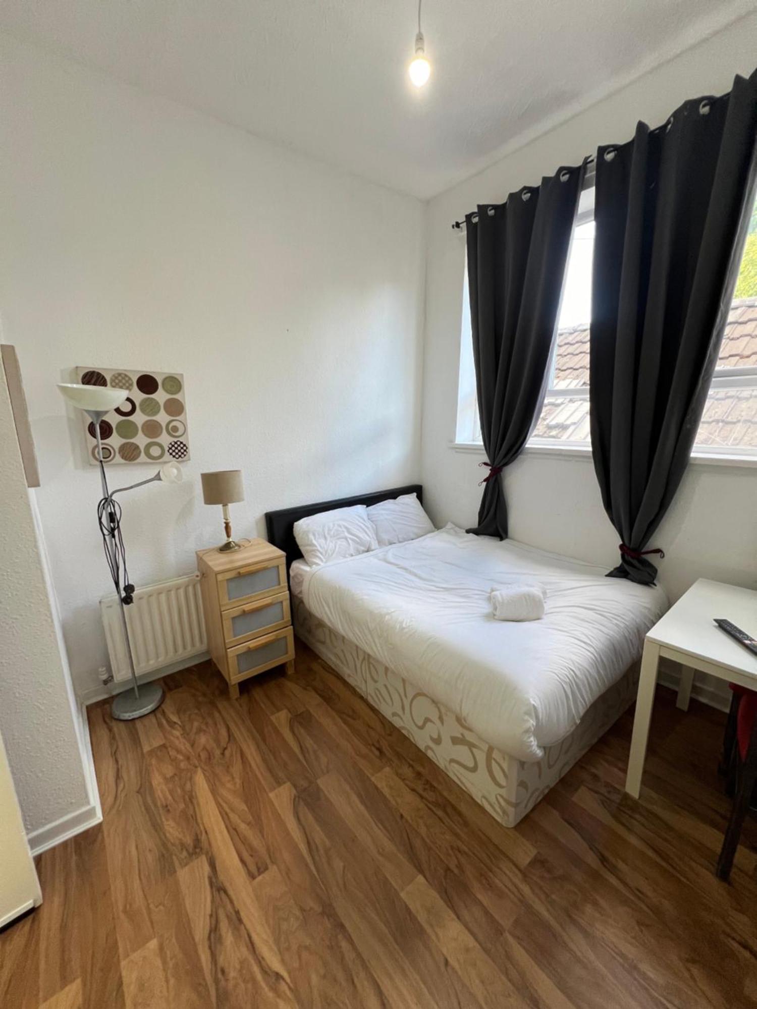 Great Western Road Studio With En Suite กลาสโกว์ ภายนอก รูปภาพ